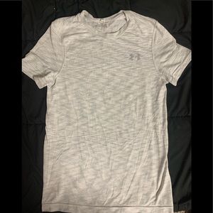 Under Armour men’s small gray footed tee